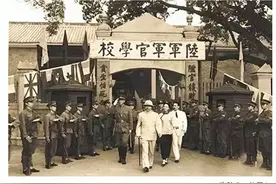 毛主席、董必武各荐一人进黄埔，一人遗臭万年，一人流芳千古！图片