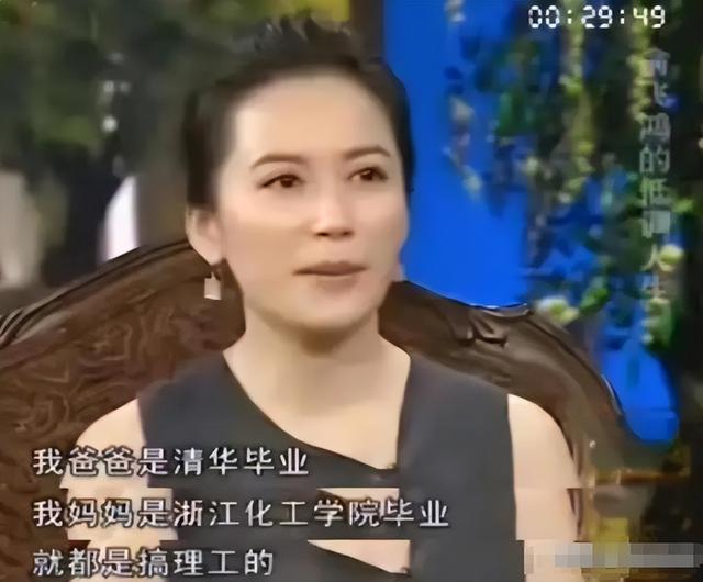 至今未婚未育，身边却有男人陪了近 20 年！54 岁的她才是人间清醒