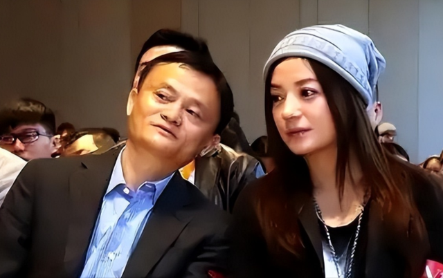1590万资产被冻结！劣迹艺人赵薇走投无路，将15岁女儿当救命稻草