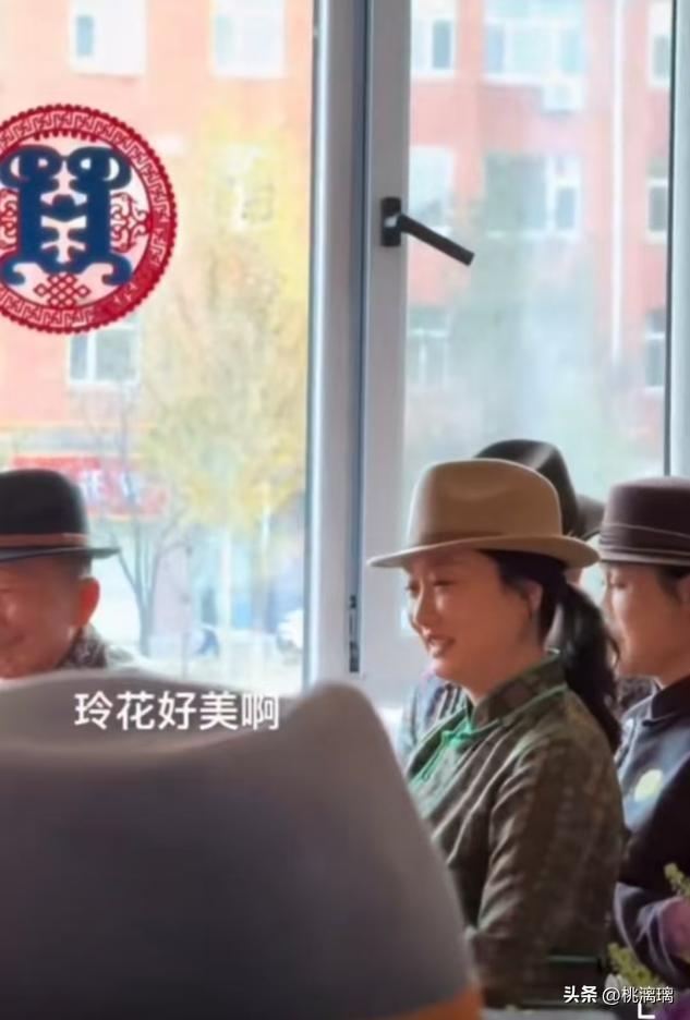 凤凰传奇的44岁玲花，怕是走上了玖月奇迹王小玮的“老路”