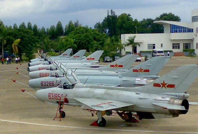 攻不了也守不住！中国空军在西藏上空，足足被印度空军欺负了40年