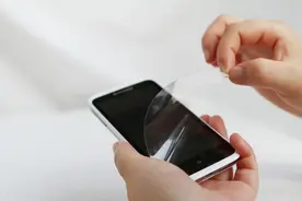 2025钢化膜全攻略：避坑挑选+正确使用+科学保存指南图片