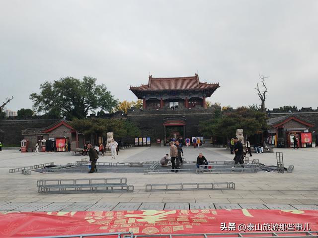 安：它是一个免费景点，现华丽转身，敞亮了，更亲民了，游人如织