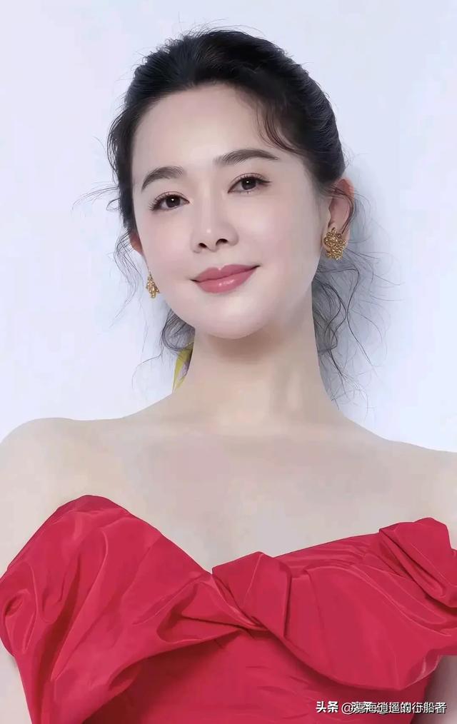 左小青不愧是大美人！到底还是美了一辈子哈，快50岁了还风韵犹存