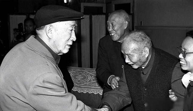 薄一波的两位亲家身份曝光！一位少将一位副国级，都是传奇人物