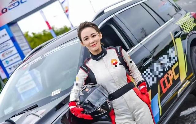 身材傲人却无人敢娶，43岁潘晓婷至今单身，潘爸爸直言悔不当初