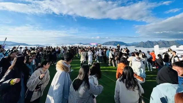 手头的事放一放，我要去雅安过五一了