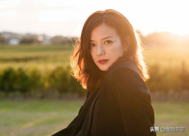 封杀四年，49岁赵薇突传消息，因胃癌去世传闻5个月前就真相大白