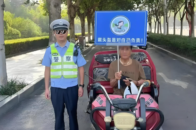 三轮车上路必须遵守“1牌、2证、3必须”	，缺一不可！