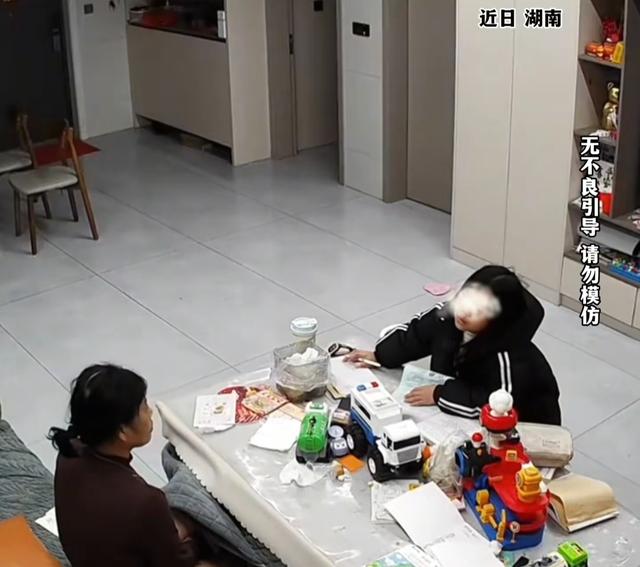 恶毒奶奶掌掴孙女后续！孙女嘴被打肿，父亲发声，母亲哭了一夜