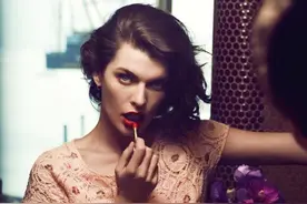 既美且帅，霸气外露又妩媚动人，唯一的爱丽丝——米拉·乔沃维奇图片