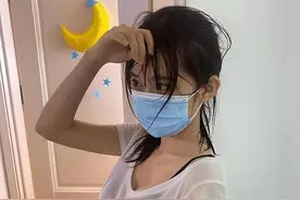 女友的闺蜜来我家躲雨，可这雨都停半天了，她还没有要走的意思图片
