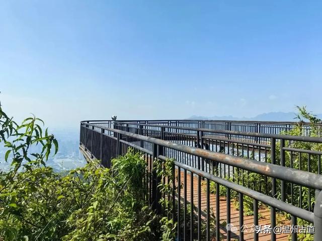 周末休闲好去处!探寻汉朝古寨千年古村,登悬空观景台一览绝美