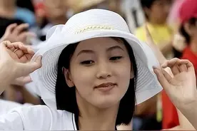 朝鲜姑娘远嫁中国，回家探亲崩溃大哭，直言：我再也不回中国了图片