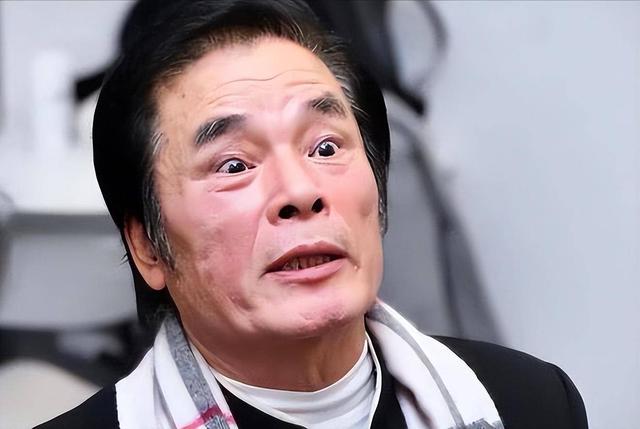“6个老婆”同住一屋，每人每月7万零花钱，71岁又娶第七房小娇妻