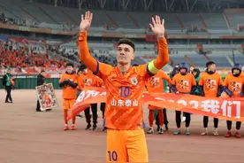 6比1！泰山完美反弹，“劳模”莫伊塞斯完美告别图片