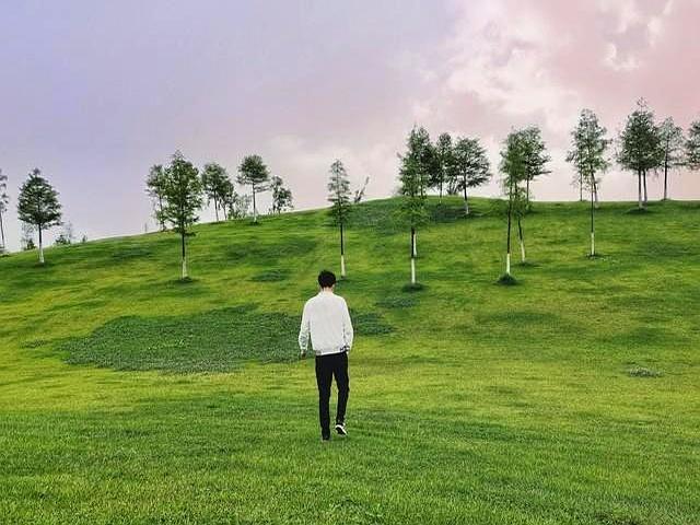 心理学上说：越是独来独往、没有朋友、慢慢你就知道了