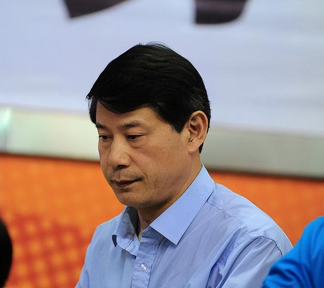 毁了王治郅，逼姚明退役，他凭一己之力让中国篮球倒退了二十年