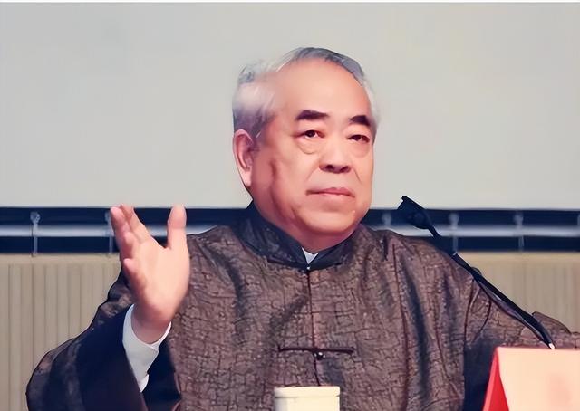 结婚仅 1 年，87 岁的范曾已衰老，比他小 50 岁的娇妻仍如花似玉