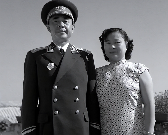21兵团司令降为军长，55年又被拟授少将，毛主席大怒：少将改上将
