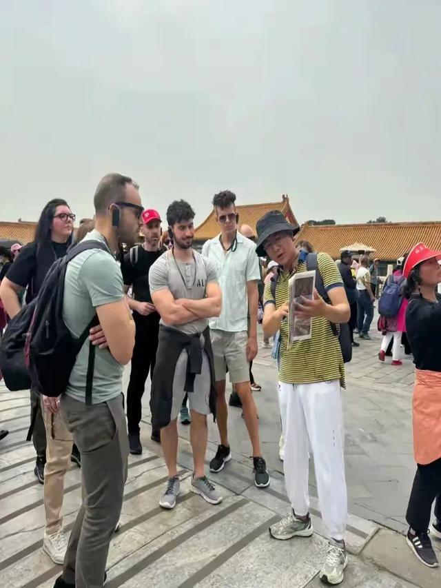 大量日本游客涌入北京，打着旅游幌子不去旅游不吃美食，为啥来？