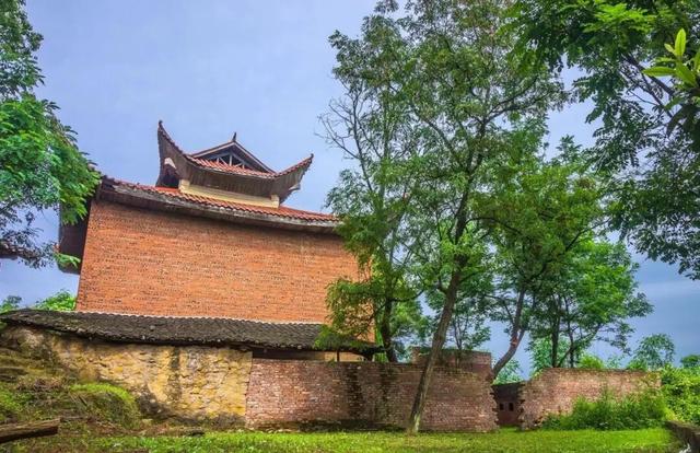 重庆沙坪坝发现神秘洞府，满壁文字暗藏玄机，主人疑是避世高人