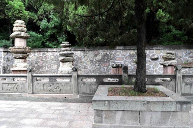 卦山天宁寺塔林——交城