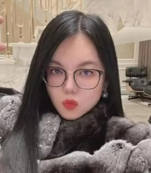 李湘也没想到	，11年前让她怀二胎的人，如今竟成为她的“救赎”