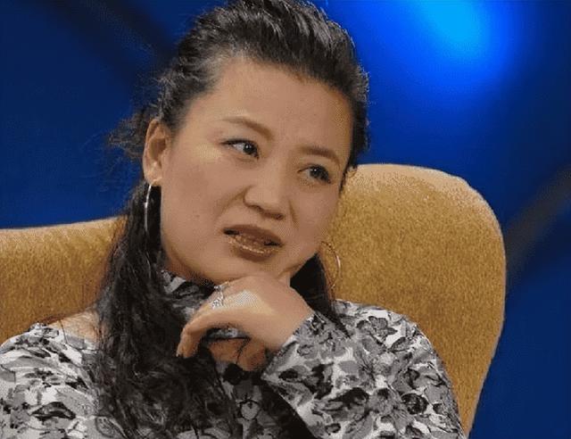 饭喂嘴里都不会吃, 和王为念离婚、艺名被收的小香玉, 终是自讨苦吃