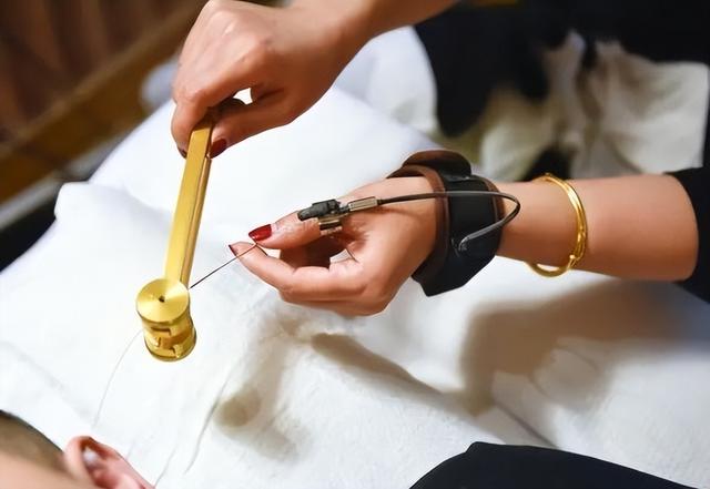 采耳还是“采花”？采耳行业内幕被揭开：挂羊头卖狗肉