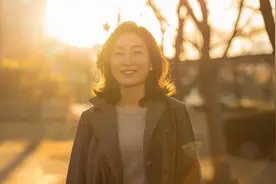 86年我在山村支教，村花借我600元故意不还，她说：我要嫁给你图片