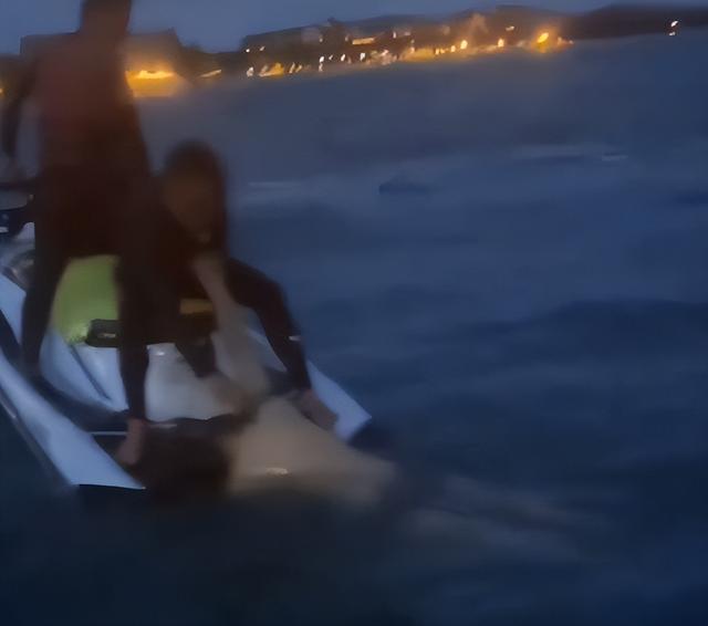 男子溺亡后续，尸体僵硬流血水，身份被扒不简单，难怪嚣张不听劝