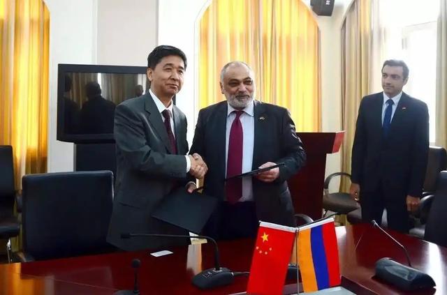 赢麻了！来北京一趟，与中国成战略伙伴关系，与巴建交，与俄和解