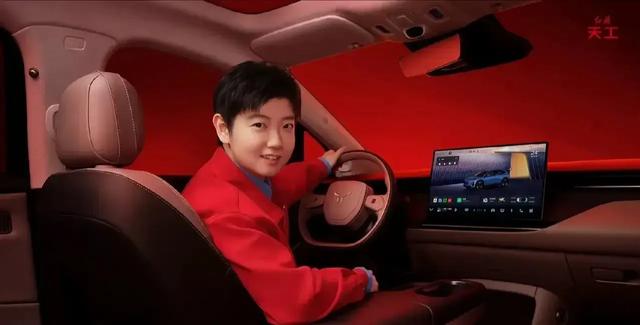 动静皆宜，收放自如：红旗天工05的极致驾乘质感剖析