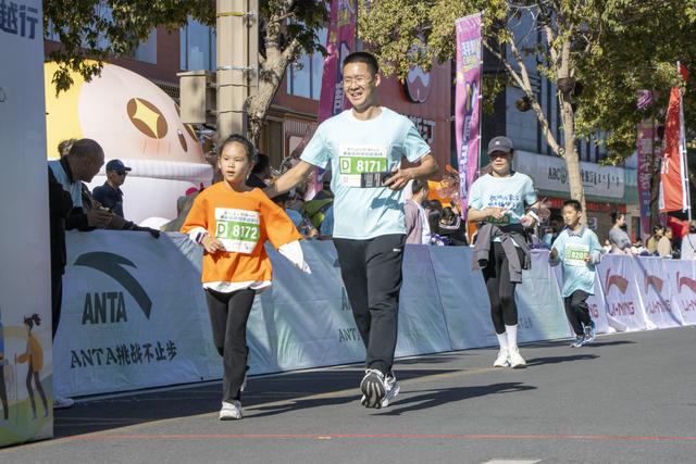 步履生花 城市漫游 这场徒步赛热烈精彩