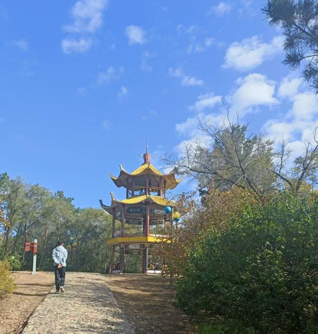 游碾子山重山园二首
