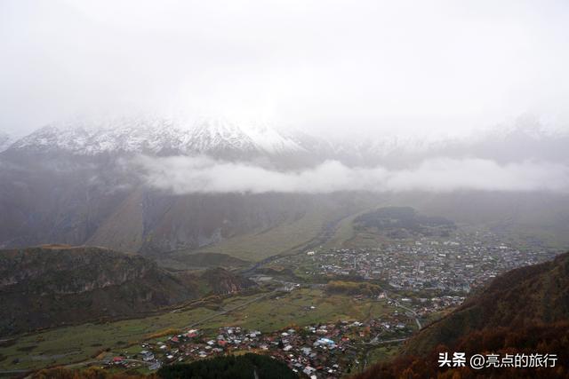 跟着丝绸之路去旅行高加索三国——格鲁吉亚卡兹别克圣三一教堂