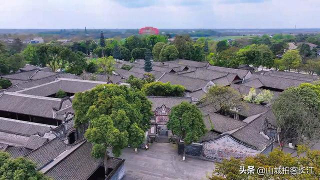 四川很“魔幻”的县，50公里海拔差5000米，是成都人休闲的后花园