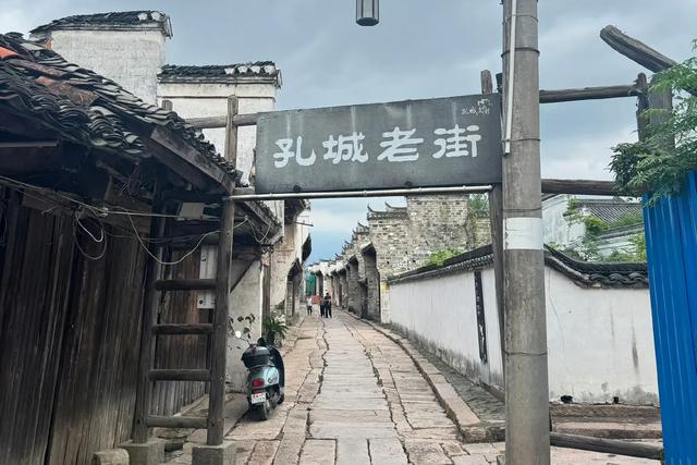 安徽藏了个1800年“第一古街”，藏着李鸿章钱庄和最深的车辙印！