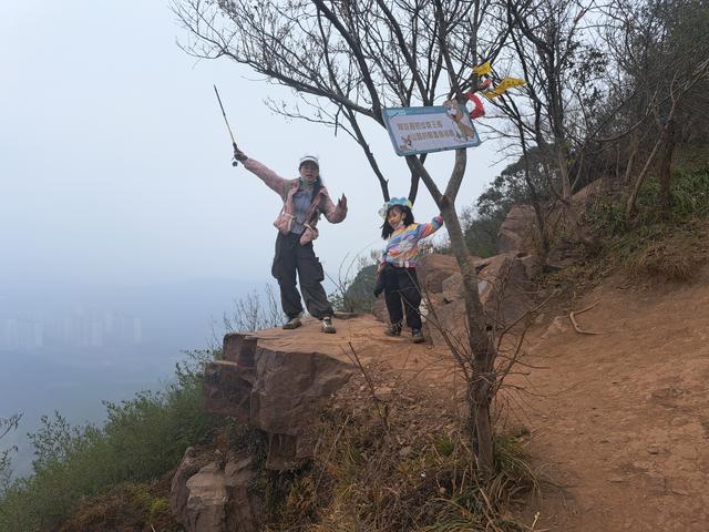 江阴定山飞马线适合亲子徒步吗？适合小孩子爬山吗？