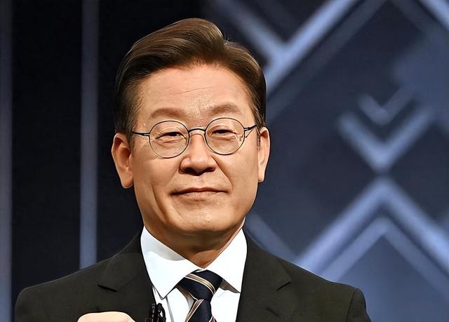 韩国突然补刀！访华回去的李在明	，跟随中国铁拳，或重启去日本化