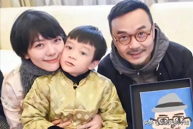 51岁汪涵现状:常年居住在长沙,穿人字拖嚼槟榔,大烟斗不离身