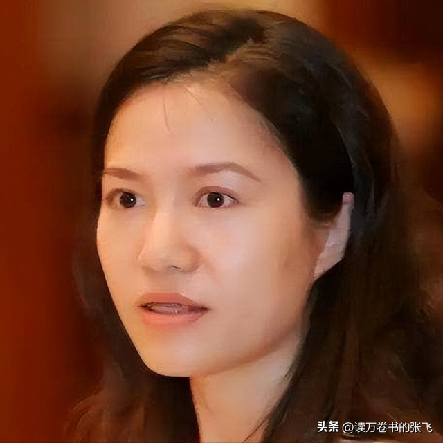 杨振宁走后1个月, 翁帆搬离别墅, 带走34箱东西, 那是她全部的财产