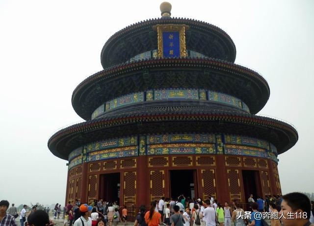 古木参天、绿草如茵，天坛景色秀