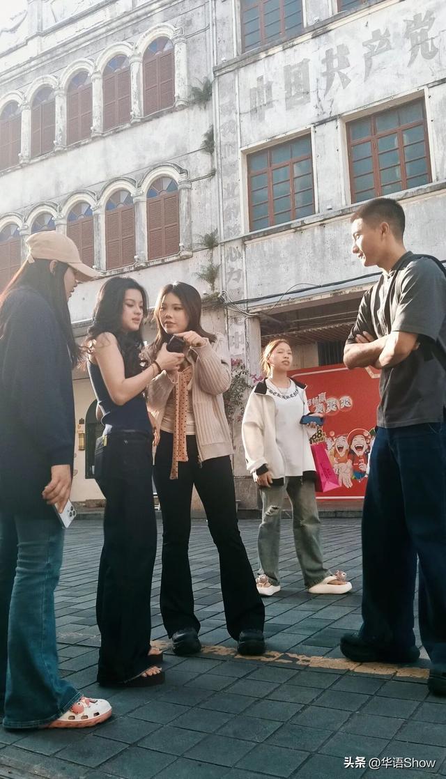 封关前瞻丨海口骑楼老街冬日景象：满眼都是外国人