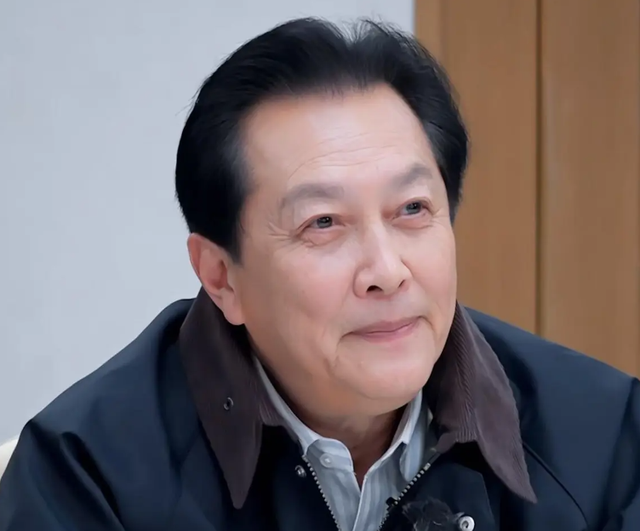没想到，阅兵结束仅一个月，唐国强因一个举动，再次实现口碑暴涨
