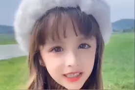 湖北小伙被外国美女模特倒追，生下2个混血女儿，大女儿超像杨幂图片