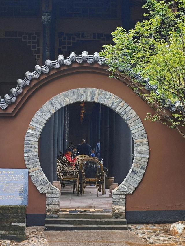 据说是全成都最好吃的斋饭，还能免费蹭课、打坐、诵经，周末走起