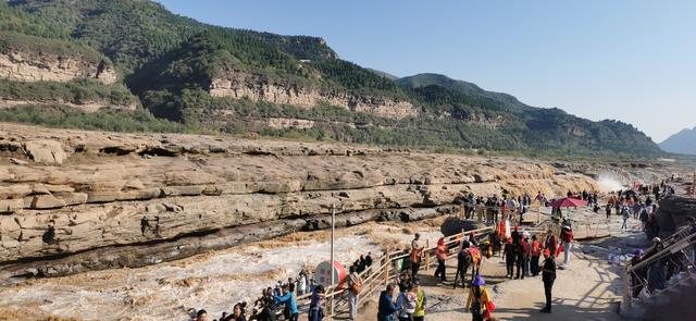 壶口瀑布，惊涛拍岸、奔腾不息的壮丽画卷