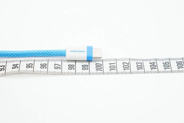 兼顾240W快充和40Gbps高速传输，异泽磁吸编织数据线拆解